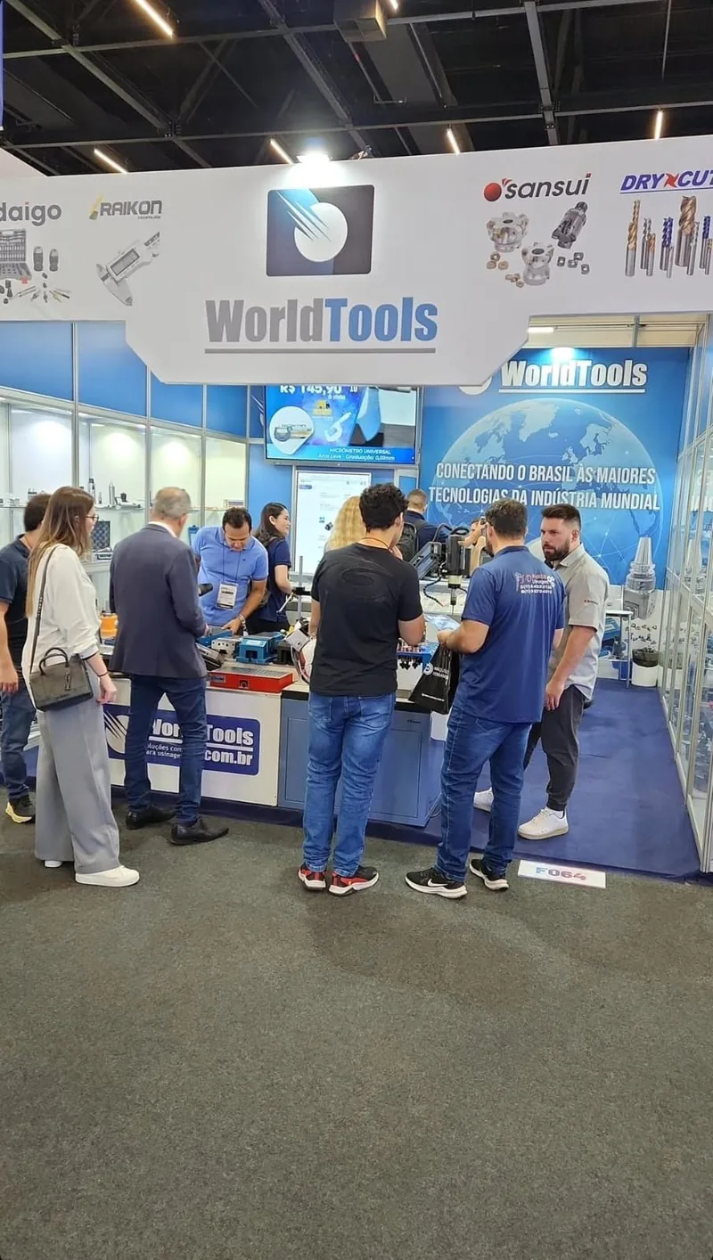 Estande F064 da World Tools movimentado durante a Expomafe 2025