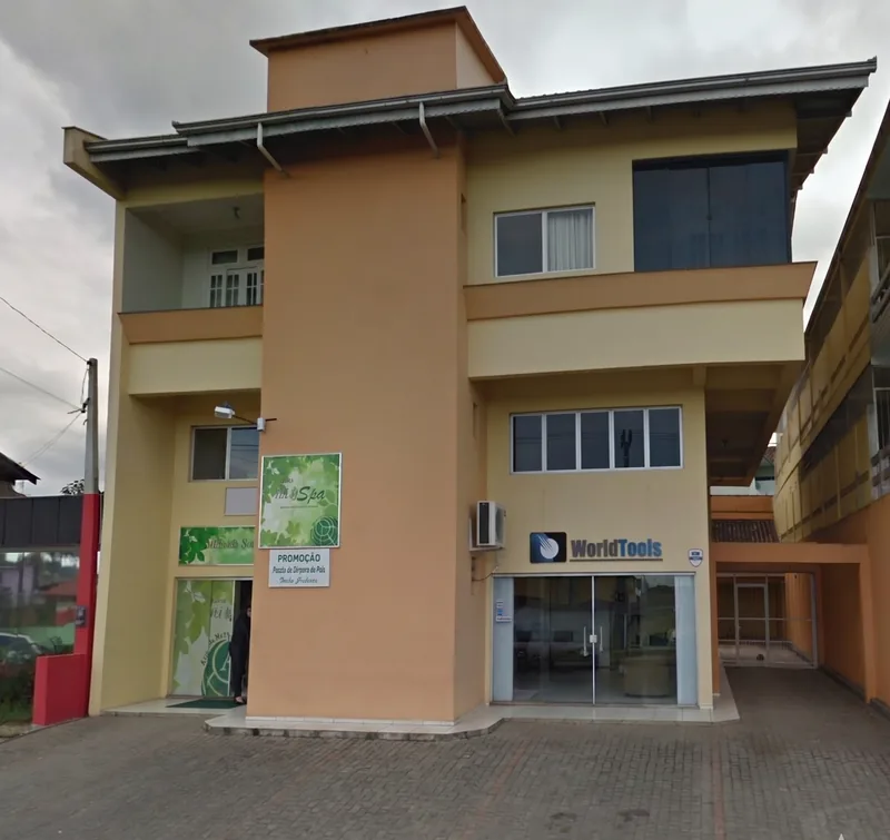 Fachada do prédio na rua Tuiuti, em Joinville, onde a World Tools começou em uma sala de 45 metros quadrados